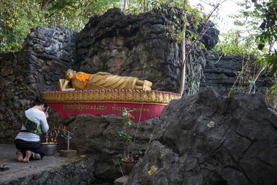 Posąg Buddy na szczycie Phousi, Luang Prabang