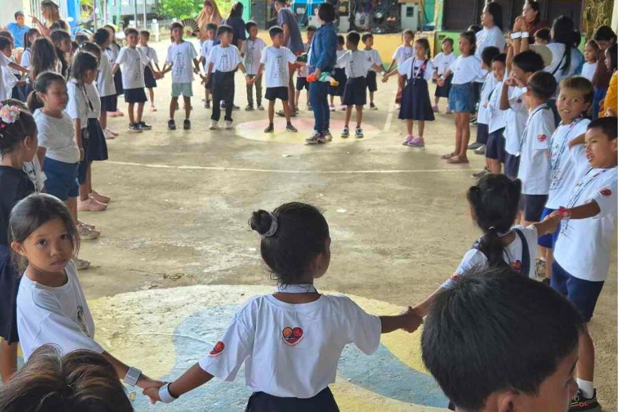 Tańce i śpiewy uczniów z San Miguel Elementary School