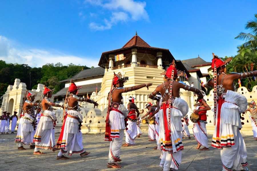 Barwne tradycje lankijskiego Kandy