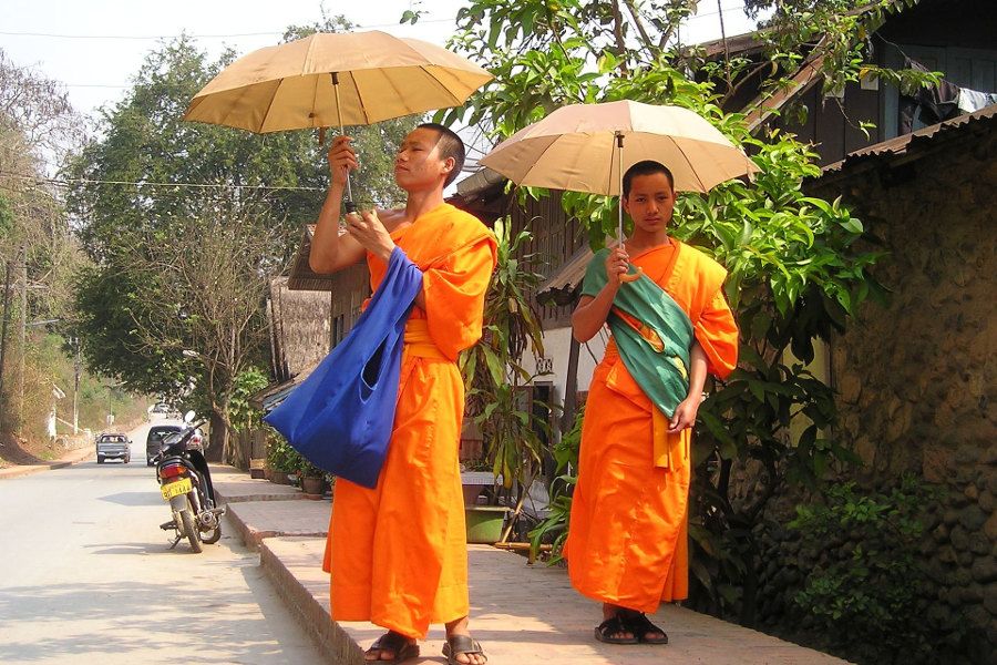 Mnisi w Laosie