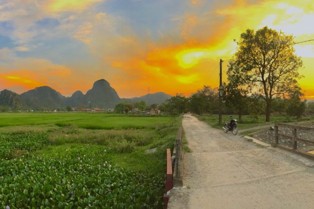 Zachód słońca w Ninh Binh