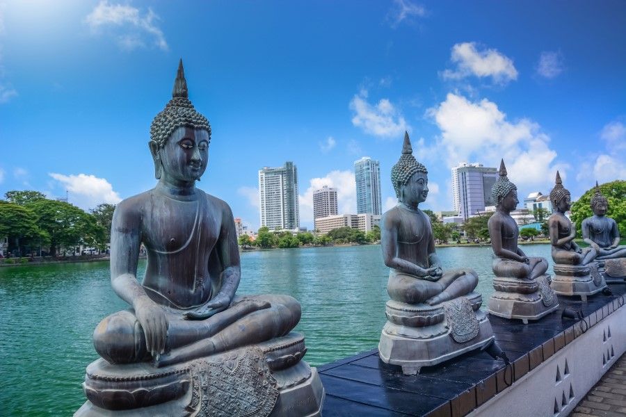 Posągi buddy w Kolombo, Sri Lanka