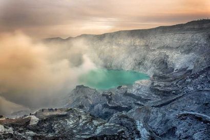 Jawa - wydobywanie siarki na wulkanie Ijen