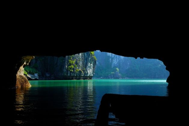Zatoka Ha Long Bat Cave
