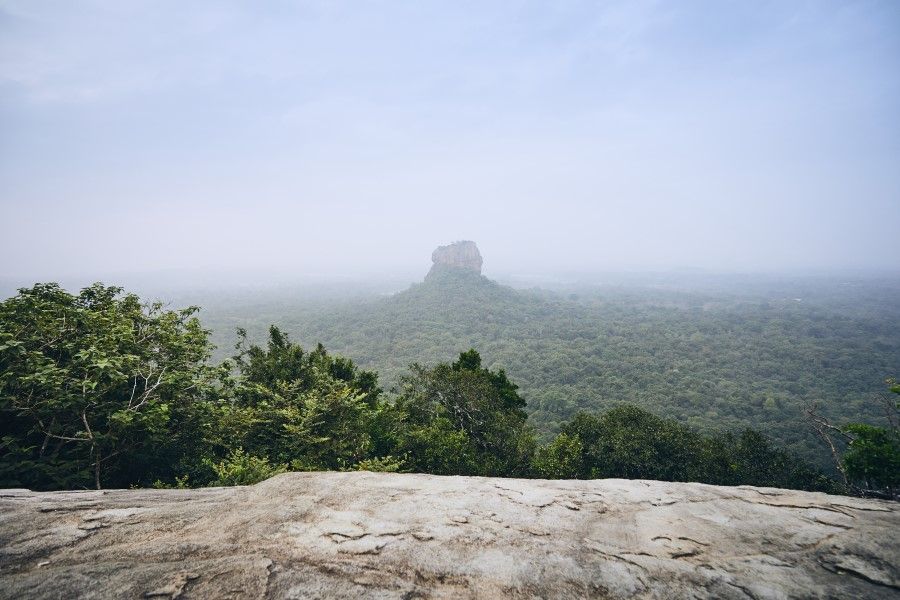Widok z oddali na Sigirija, Sri Lanka