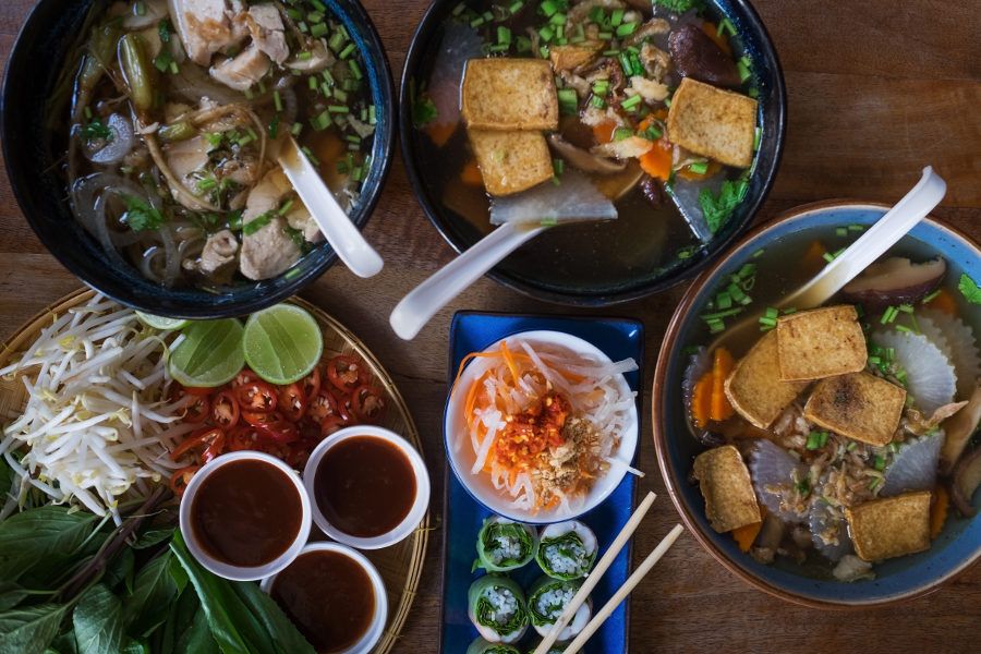 Wietnamskie dania w bulionie potocznie zwane "zupami"
