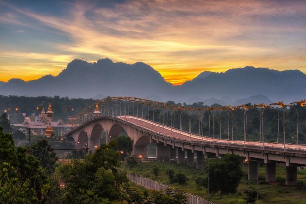 Most Przyjaźni Laos