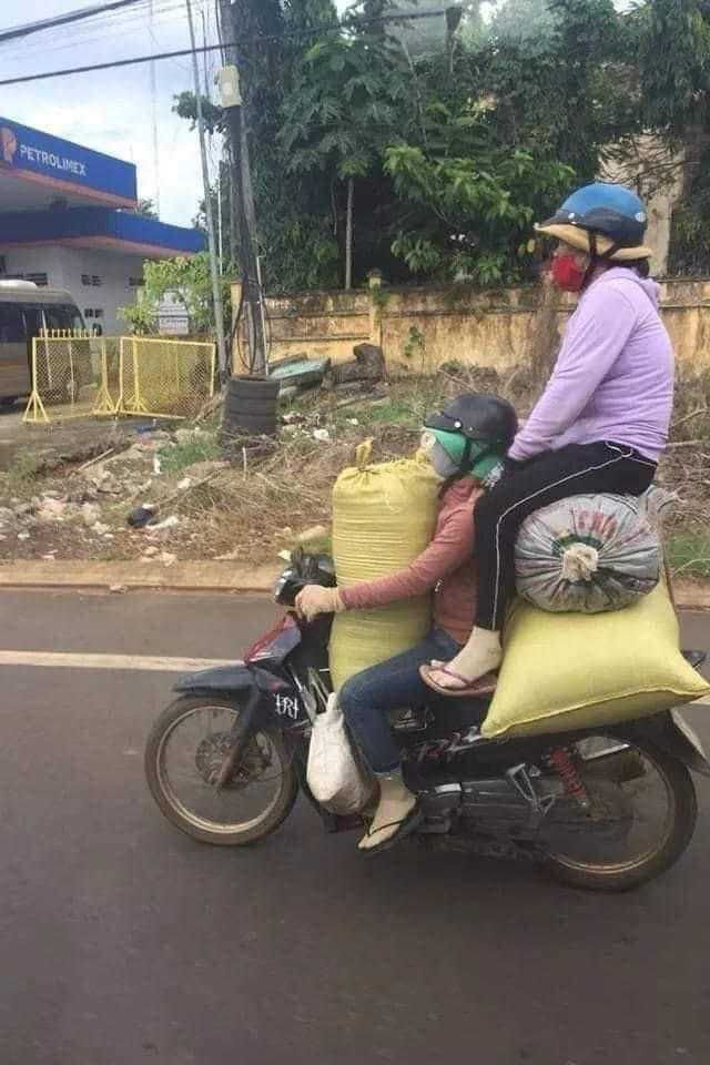 Motory w Wietnamie - koleżanka zawsze się zmieści