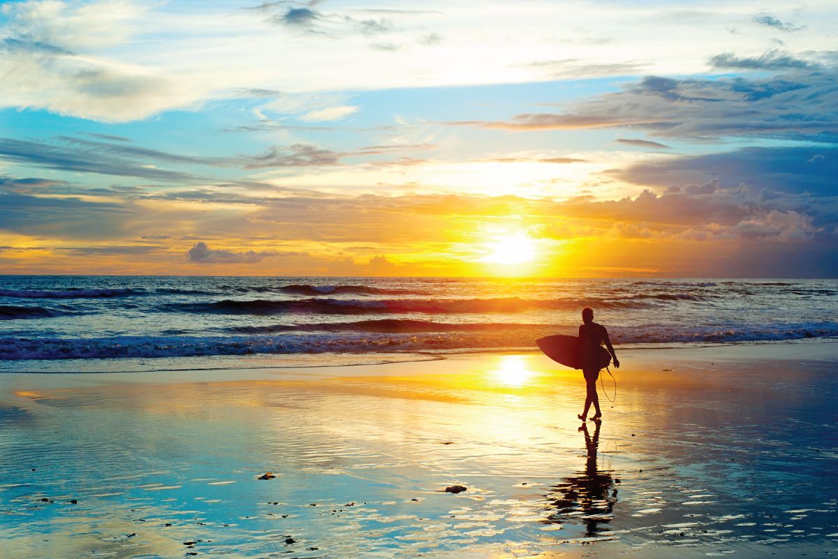 Bali - surfing o zachodzie słońca