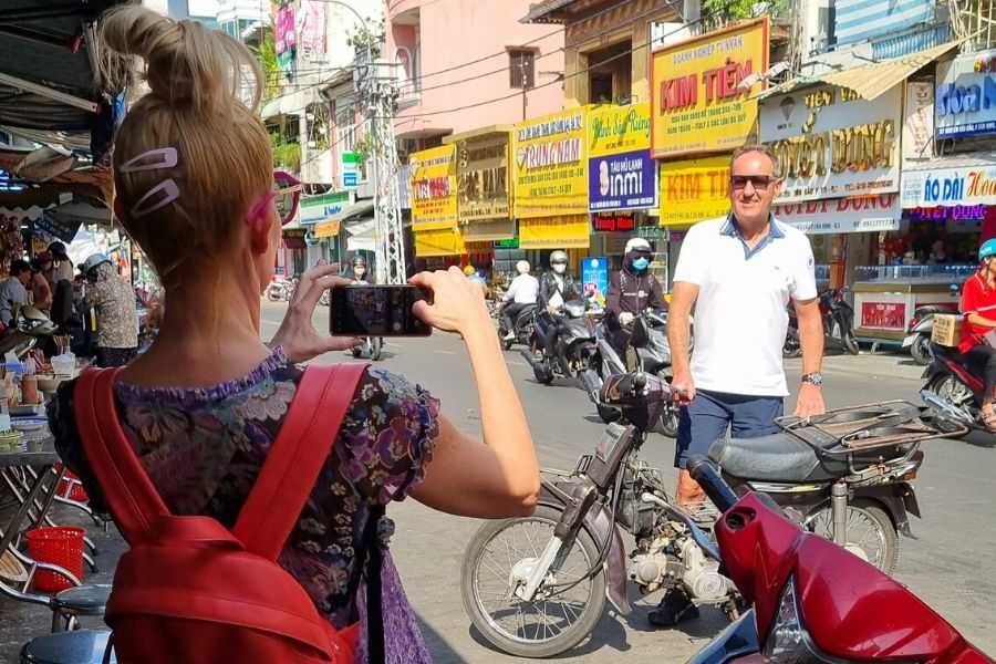 Klimatyczne ulice Sajgonu podczas jednodniowej wycieczki