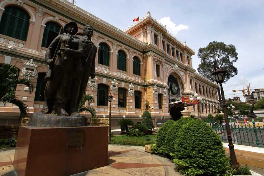 Poczta Główna - budynek z czasów kolonii francuskiej w Sajgonie