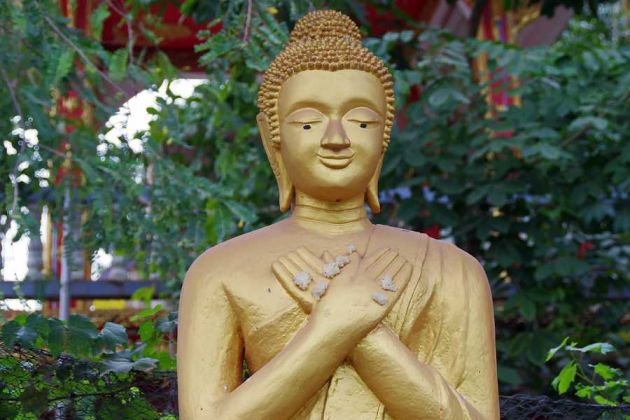 Posąg Buddy w Luang Prabang