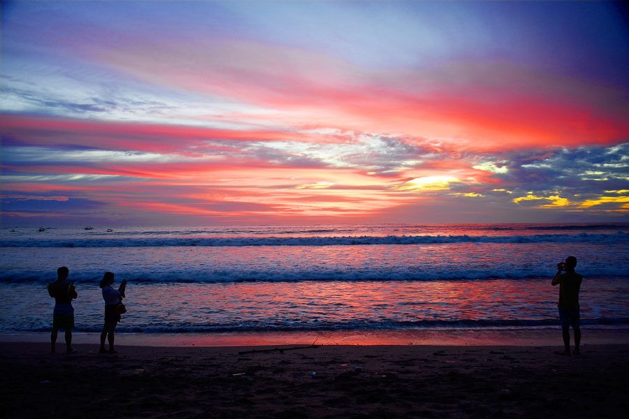 Bajeczny zachód słońca w Kuta na Bali