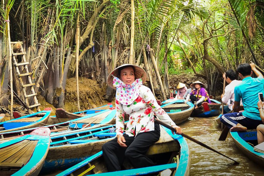 Delta Mekongu - kobieta w non la