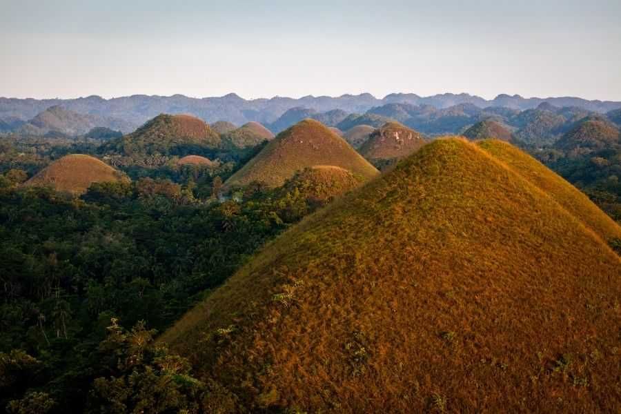 Kiedy odwiedzić Bohol i jego czekoladowe wzgórza?