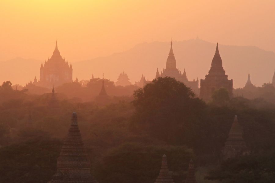 Północna Birma - widok na świątynie