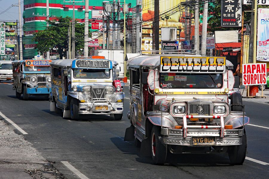 Jeepney - popularny środek transportu w Manili