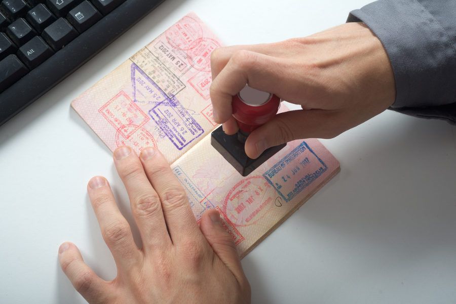 Stemplowanie paszportu podczas podróży do Azji