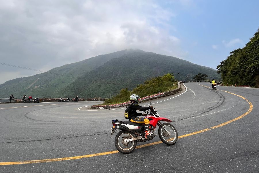 Motopodróżni - kręte i pełne wyzwań drogi Wietnamu