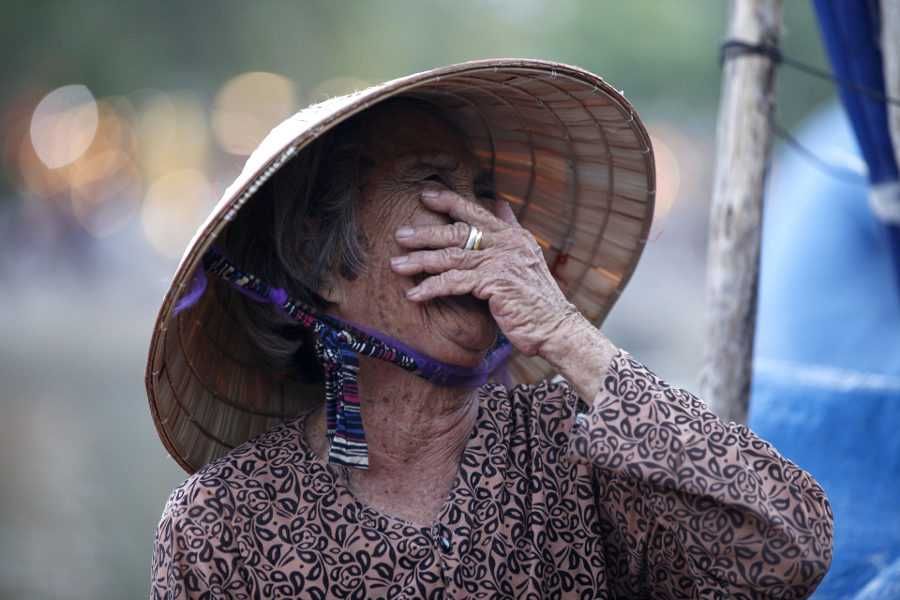 Wietnam - roześmiana starsza pani